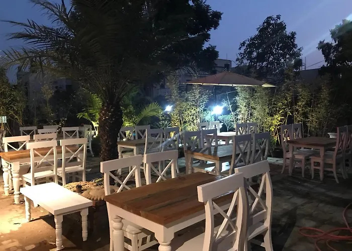 Over Easy Hostel *